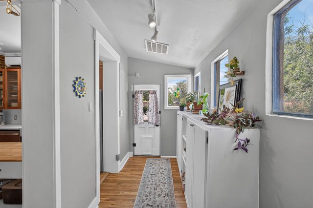415 Edith Boulevard SE, Albuquerque, NM 87102