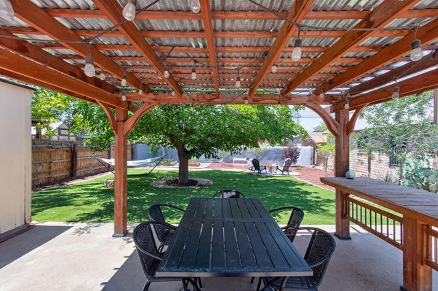 415 Edith Boulevard SE, Albuquerque, NM 87102