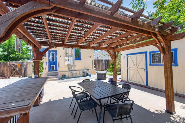 415 Edith Boulevard SE, Albuquerque, NM 87102