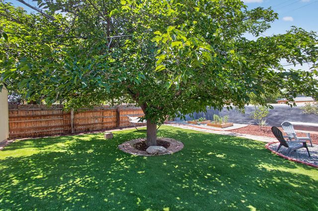 415 Edith Boulevard SE, Albuquerque, NM 87102