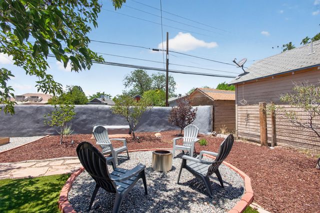 415 Edith Boulevard SE, Albuquerque, NM 87102