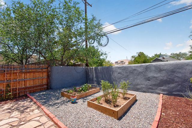 415 Edith Boulevard SE, Albuquerque, NM 87102