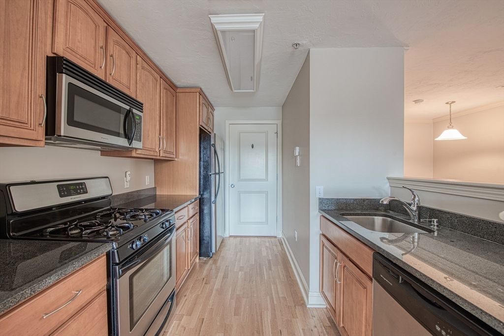 555 Page St 105, Stoughton, MA 02072