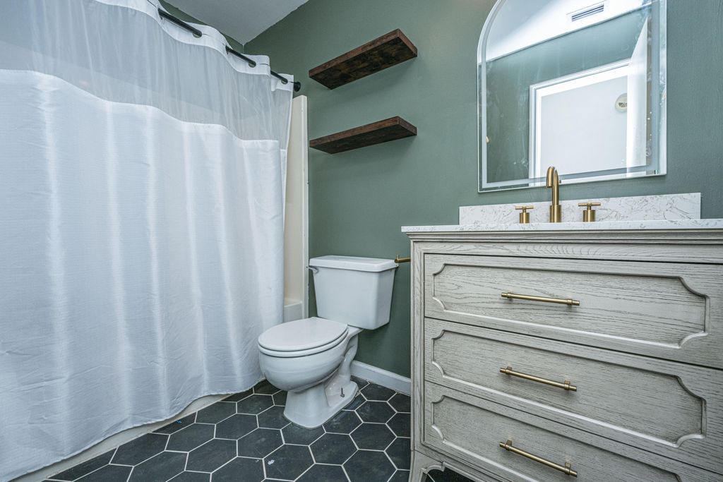 Image 32 of property listing at 1221 Jeanna Street, Summerville, SC 29486