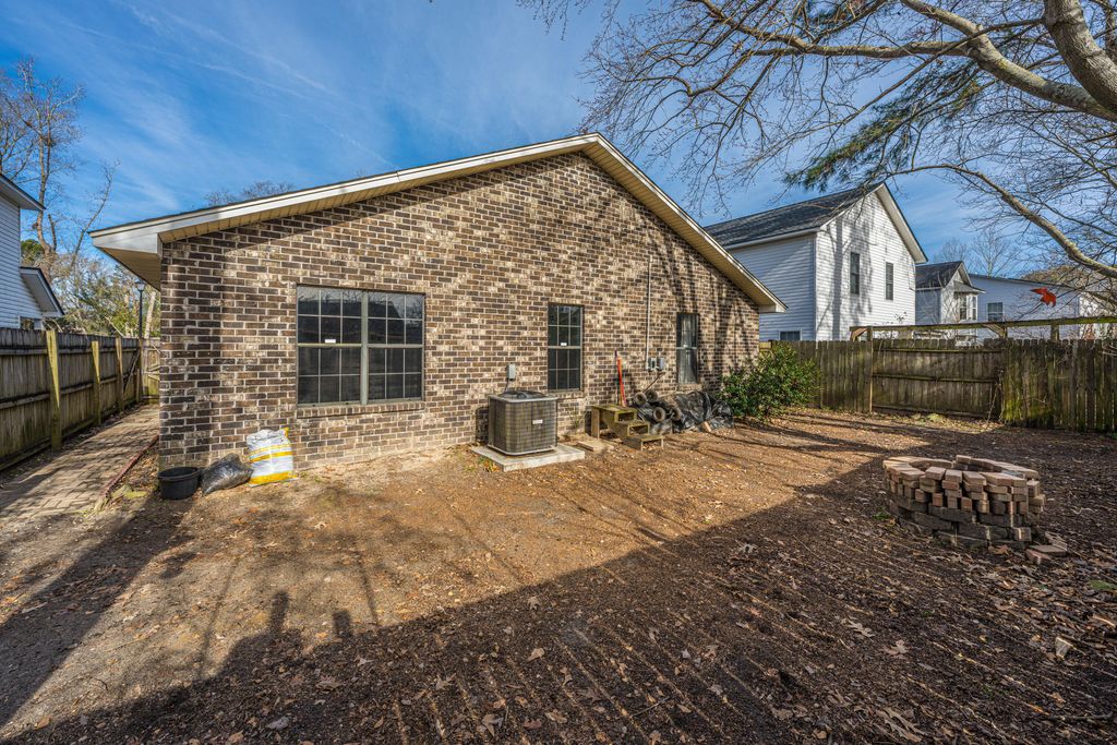 Image 39 of property listing at 1221 Jeanna Street, Summerville, SC 29486