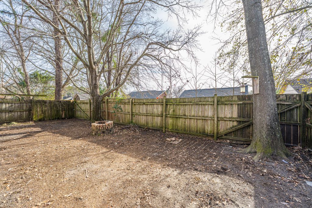 Image 40 of property listing at 1221 Jeanna Street, Summerville, SC 29486