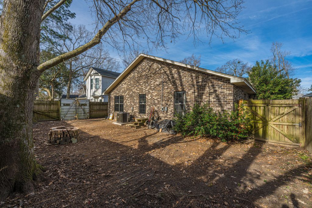 Image 41 of property listing at 1221 Jeanna Street, Summerville, SC 29486