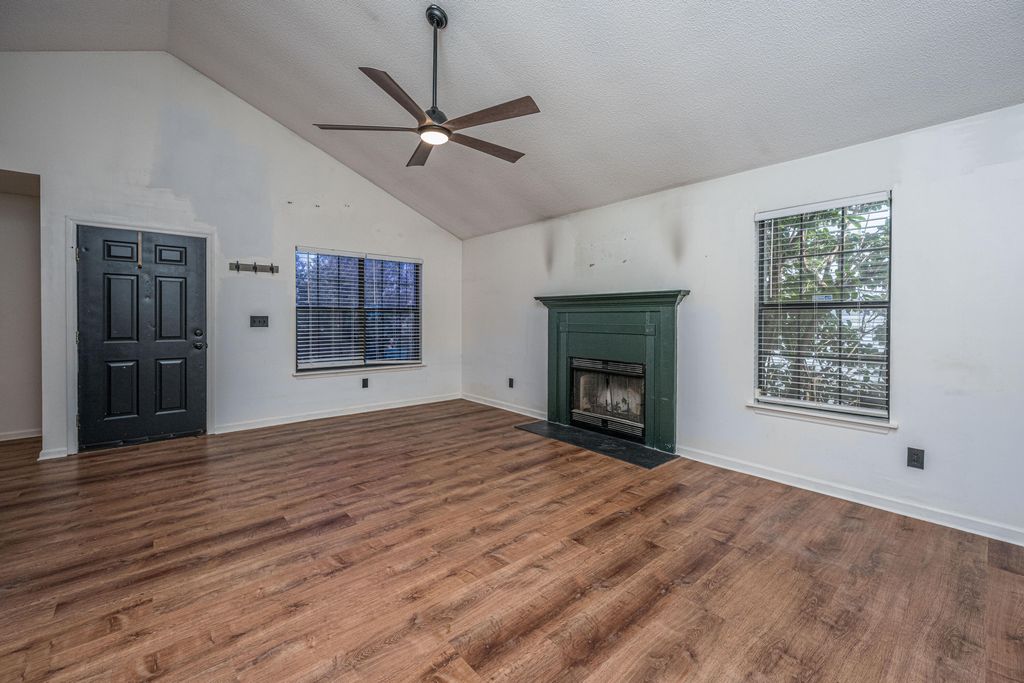 Image 9 of property listing at 1221 Jeanna Street, Summerville, SC 29486