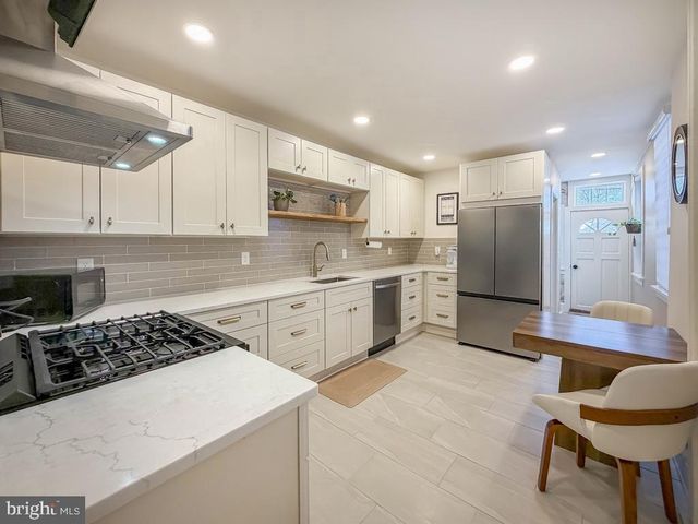 213 NEW BROOK ST, Bristol, PA 19007