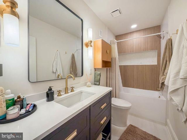 213 NEW BROOK ST, Bristol, PA 19007