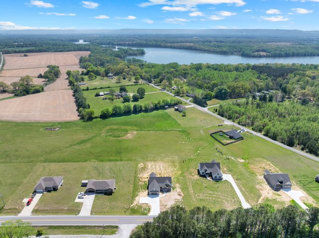 8246 AEDC RD, Estill Springs, TN 37330