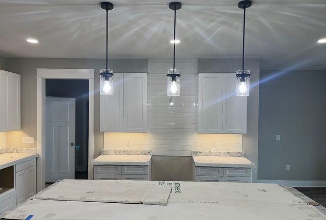 8246 AEDC RD, Estill Springs, TN 37330