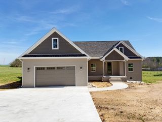 8246 AEDC RD, Estill Springs, TN 37330