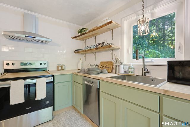 29 Middle Turnpike, Mansfield, CT 06251