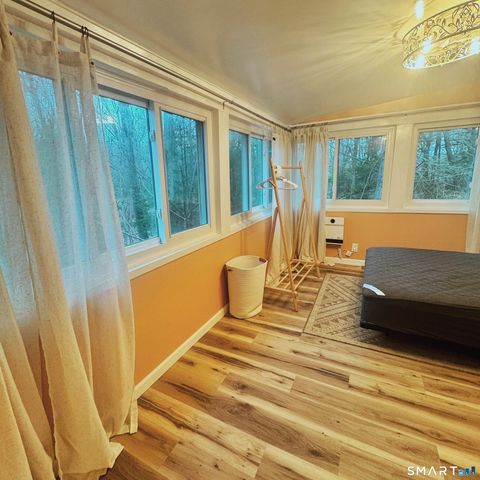 29 Middle Turnpike, Mansfield, CT 06251