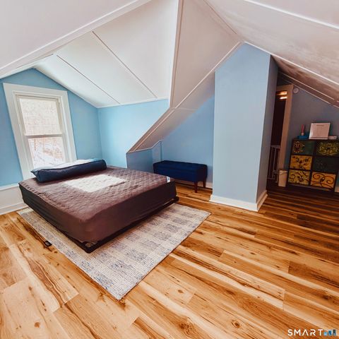 29 Middle Turnpike, Mansfield, CT 06251