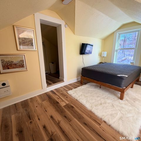 29 Middle Turnpike, Mansfield, CT 06251