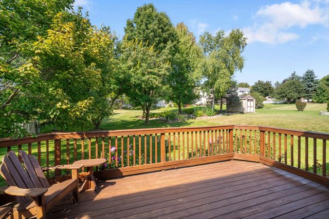 2734 Field DRIVE, Waukesha, WI 53188