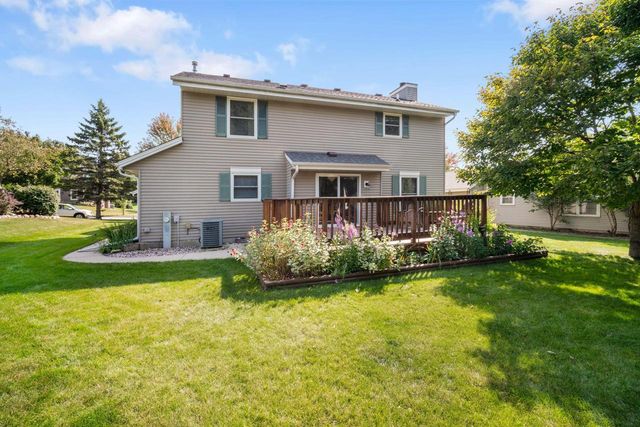 2734 Field DRIVE, Waukesha, WI 53188