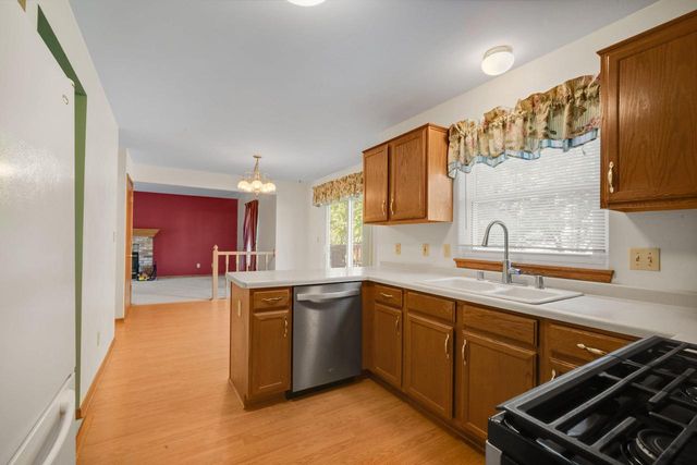 2734 Field DRIVE, Waukesha, WI 53188