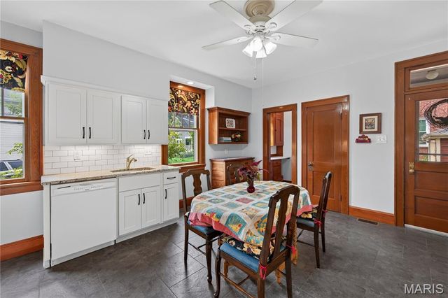 539 Monroe Street, St Charles, MO 63301
