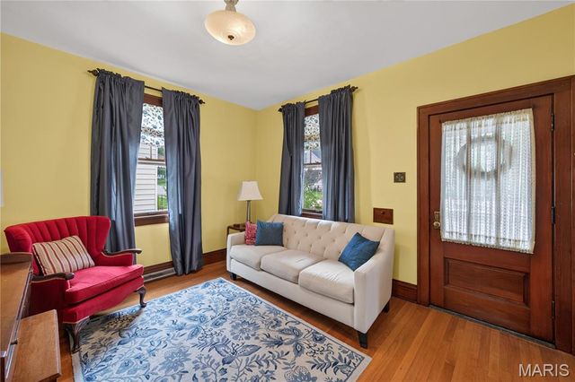 539 Monroe Street, St Charles, MO 63301