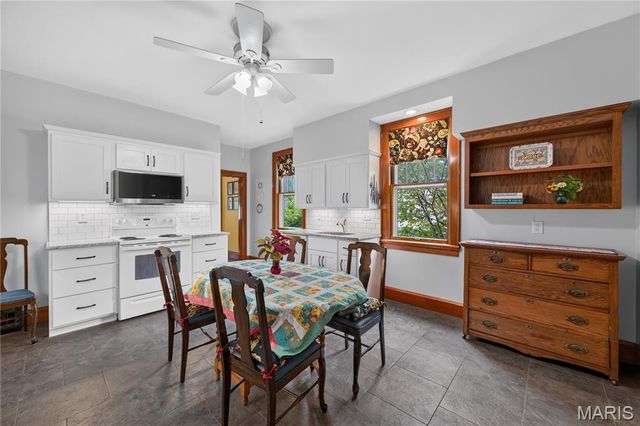 539 Monroe Street, St Charles, MO 63301
