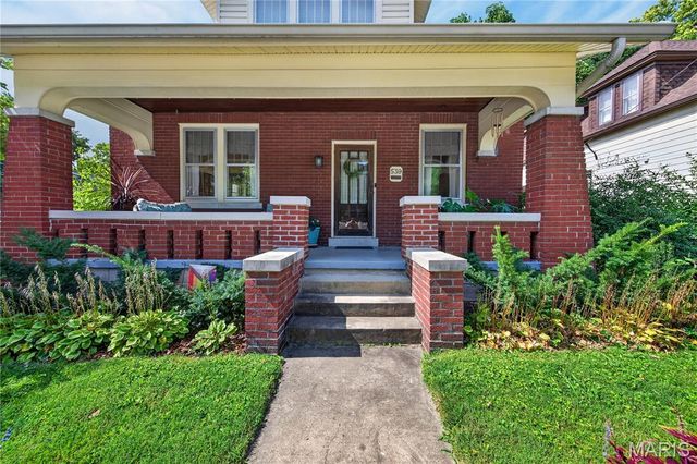 539 Monroe Street, St Charles, MO 63301