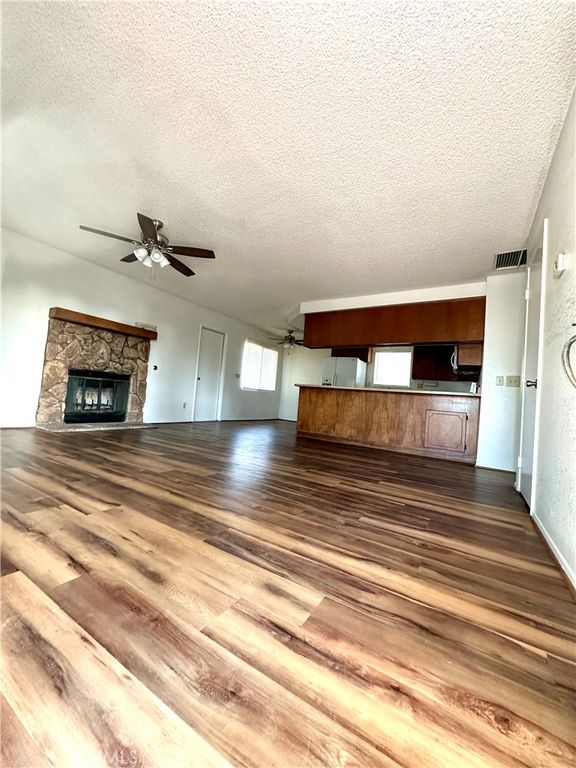 Image 11 of property listing at 22773 Powhatan Road, Apple Valley, CA 92308