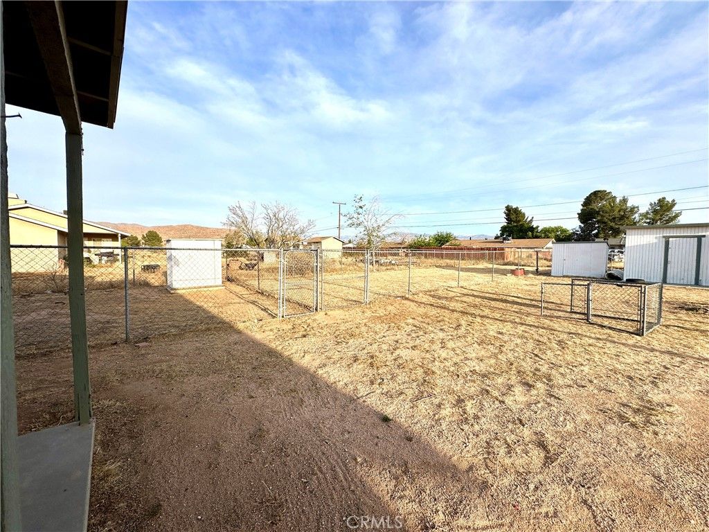 Image 16 of property listing at 22773 Powhatan Road, Apple Valley, CA 92308