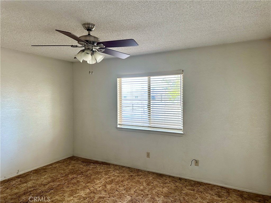 Image 21 of property listing at 22773 Powhatan Road, Apple Valley, CA 92308