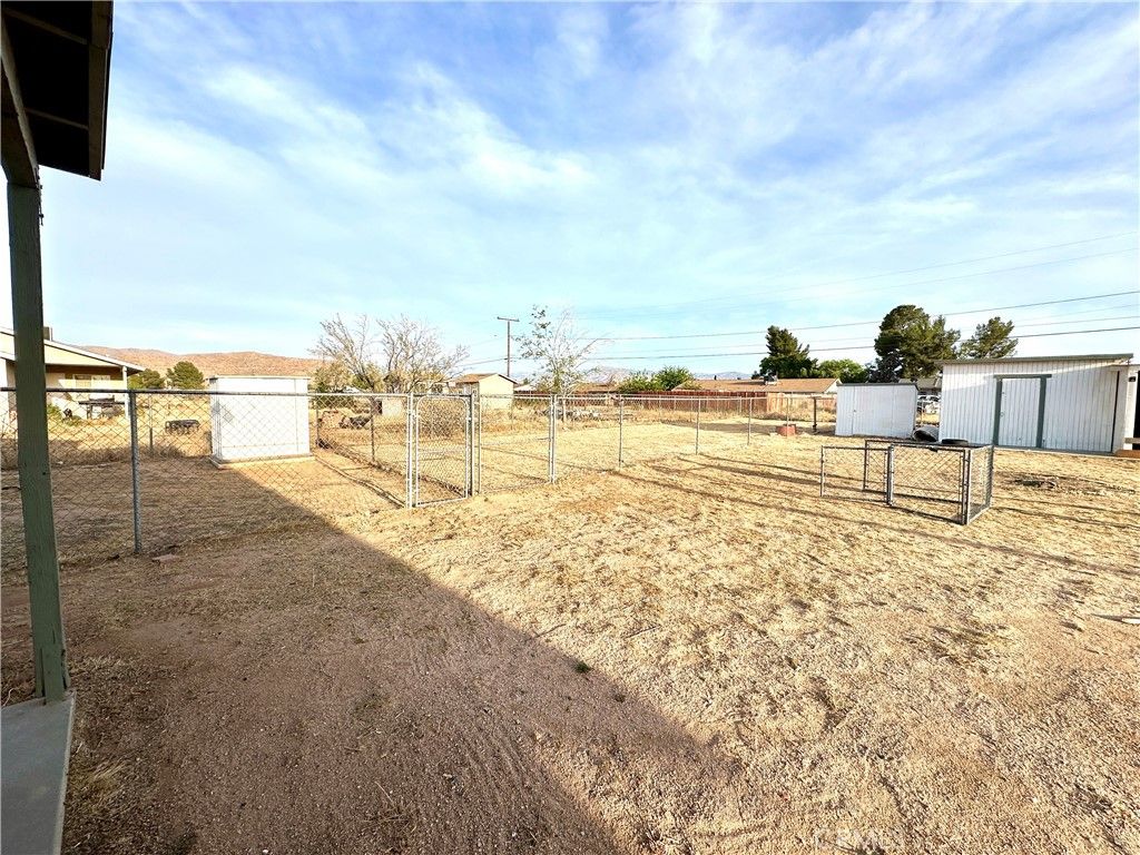 Image 23 of property listing at 22773 Powhatan Road, Apple Valley, CA 92308
