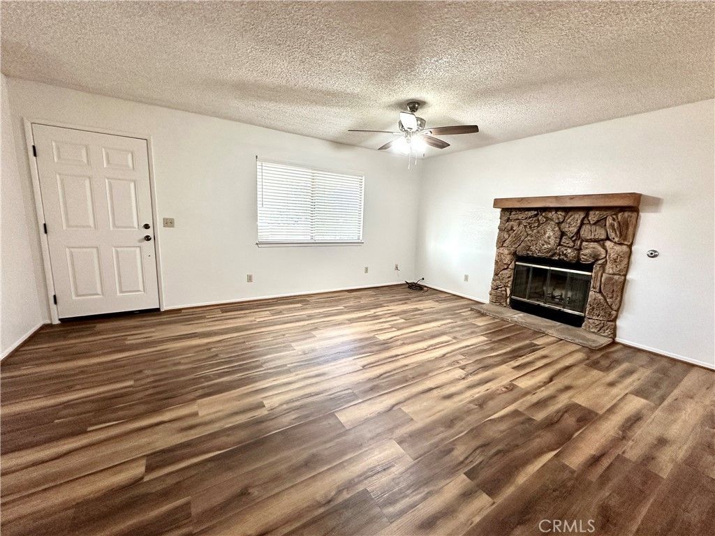 Image 3 of property listing at 22773 Powhatan Road, Apple Valley, CA 92308