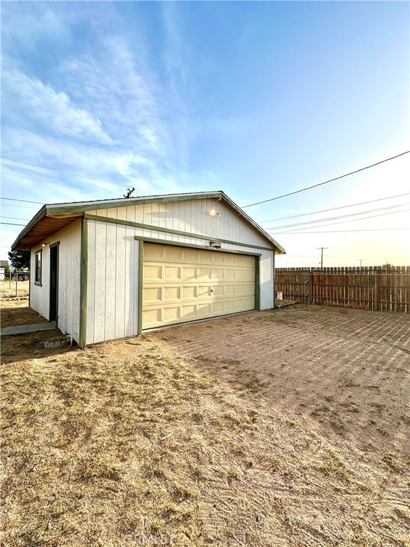 Image 31 of property listing at 22773 Powhatan Road, Apple Valley, CA 92308