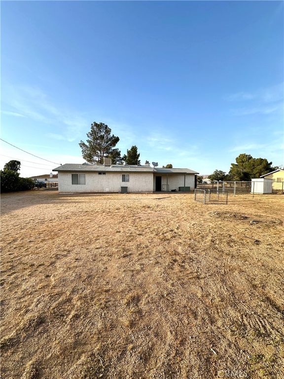 Image 33 of property listing at 22773 Powhatan Road, Apple Valley, CA 92308