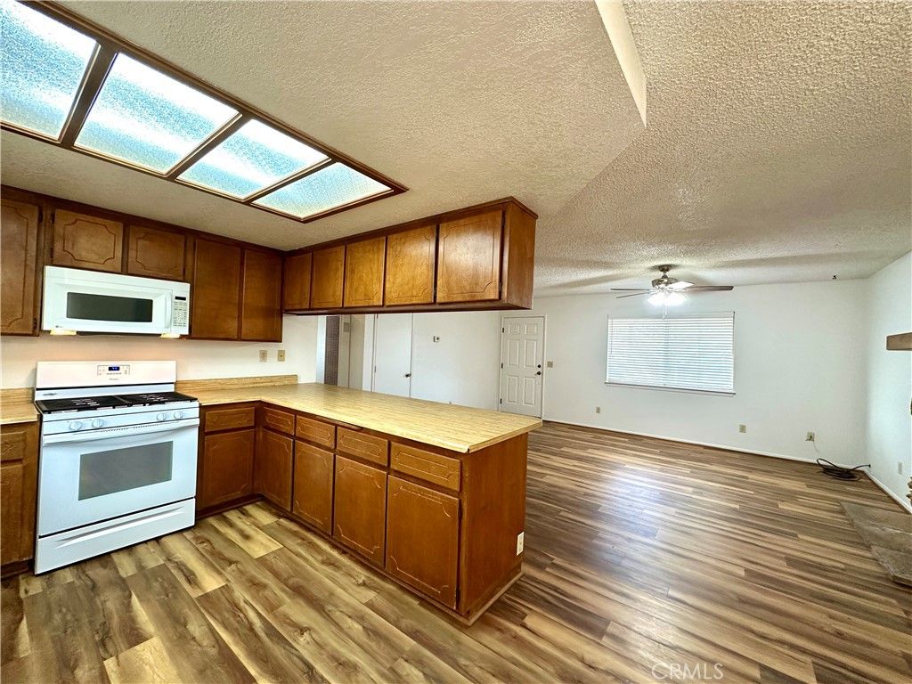 Image 4 of property listing at 22773 Powhatan Road, Apple Valley, CA 92308