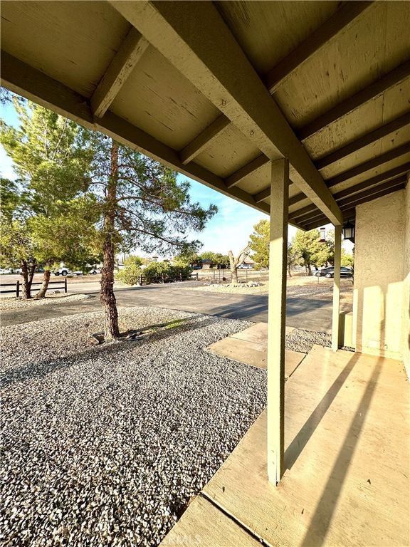 Image 5 of property listing at 22773 Powhatan Road, Apple Valley, CA 92308