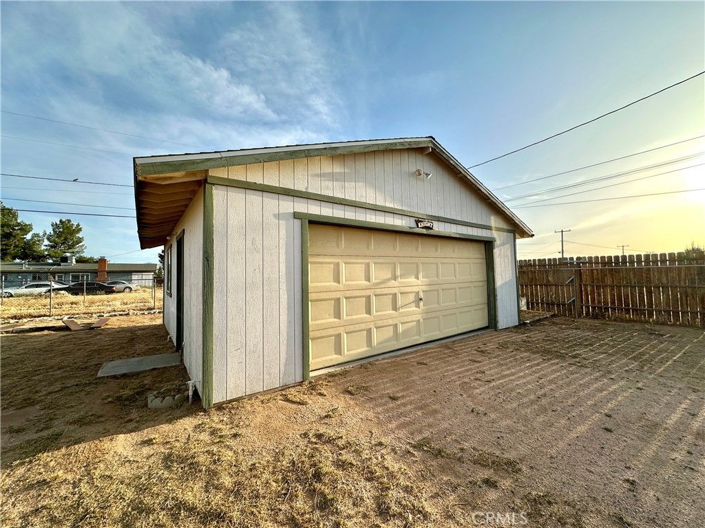 Image 8 of property listing at 22773 Powhatan Road, Apple Valley, CA 92308
