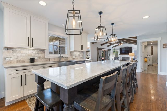 2436 Newport Drive, Naperville, IL 60565