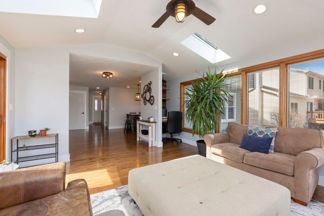 2436 Newport Drive, Naperville, IL 60565