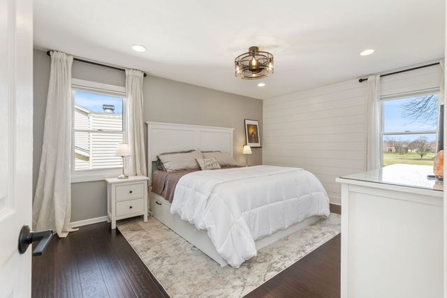 2436 Newport Drive, Naperville, IL 60565