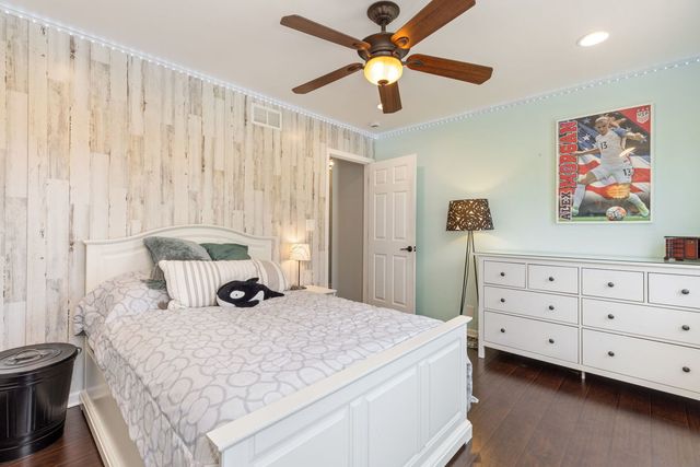 2436 Newport Drive, Naperville, IL 60565