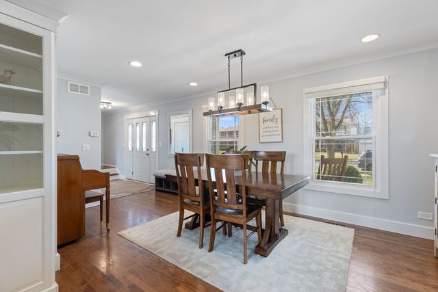 2436 Newport Drive, Naperville, IL 60565