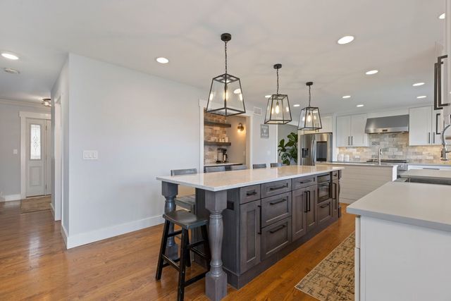 2436 Newport Drive, Naperville, IL 60565