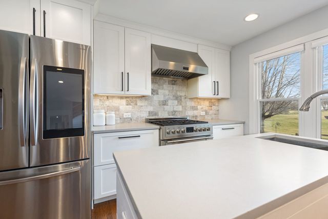 2436 Newport Drive, Naperville, IL 60565