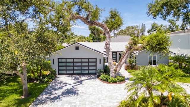 661 Date Palm Road, Vero Beach, FL 32963