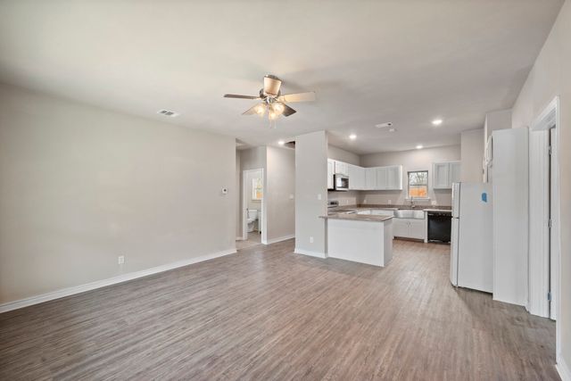 2875 Conveyor Drive B, Burleson, TX 76028