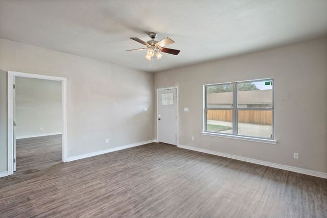 2875 Conveyor Drive B, Burleson, TX 76028