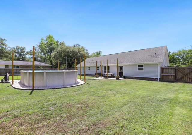 1207 Dennis Boulevard, Moncks Corner, SC 29461