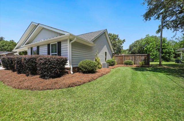1207 Dennis Boulevard, Moncks Corner, SC 29461